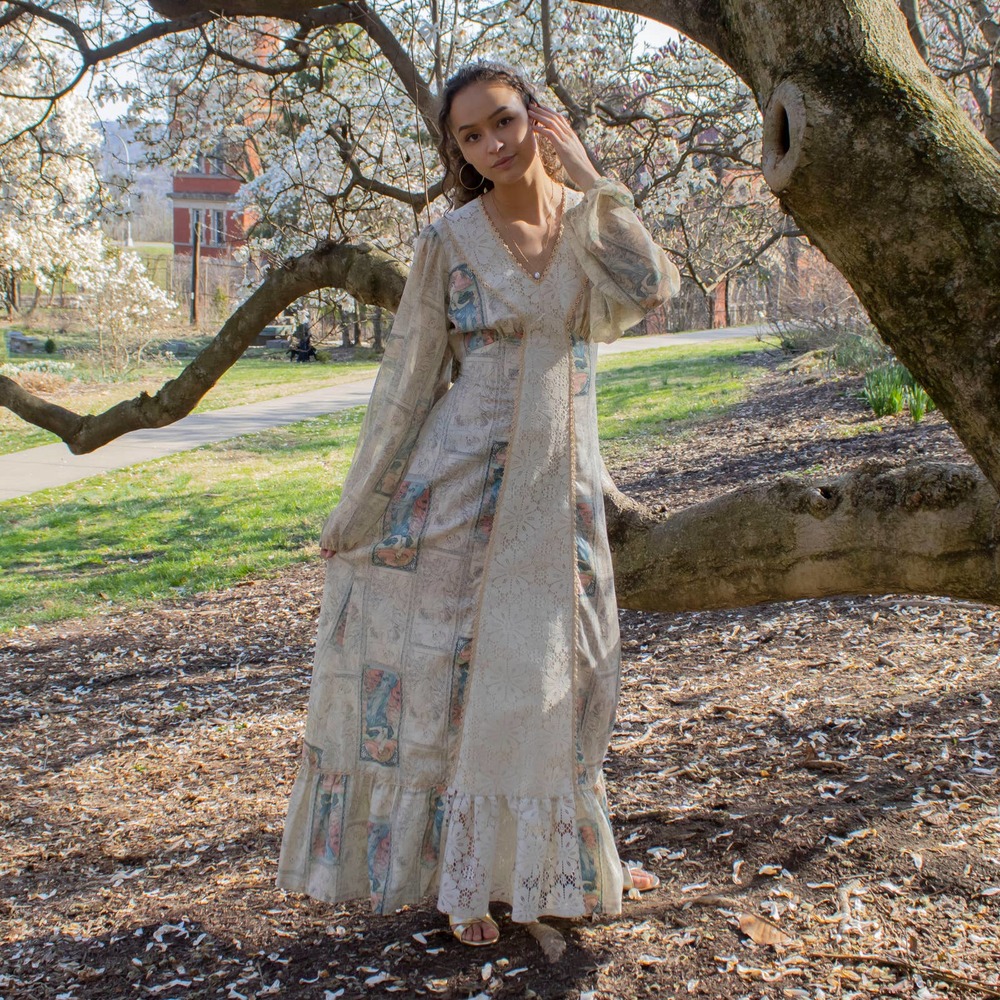 70s Mucha Inspired Lacey Gown | M | VTG